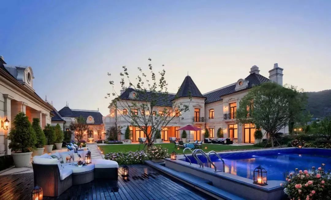 2亿元别墅王绿城南京玫瑰园5关键是它再现"十里秦淮"的繁华鼎盛,弄出