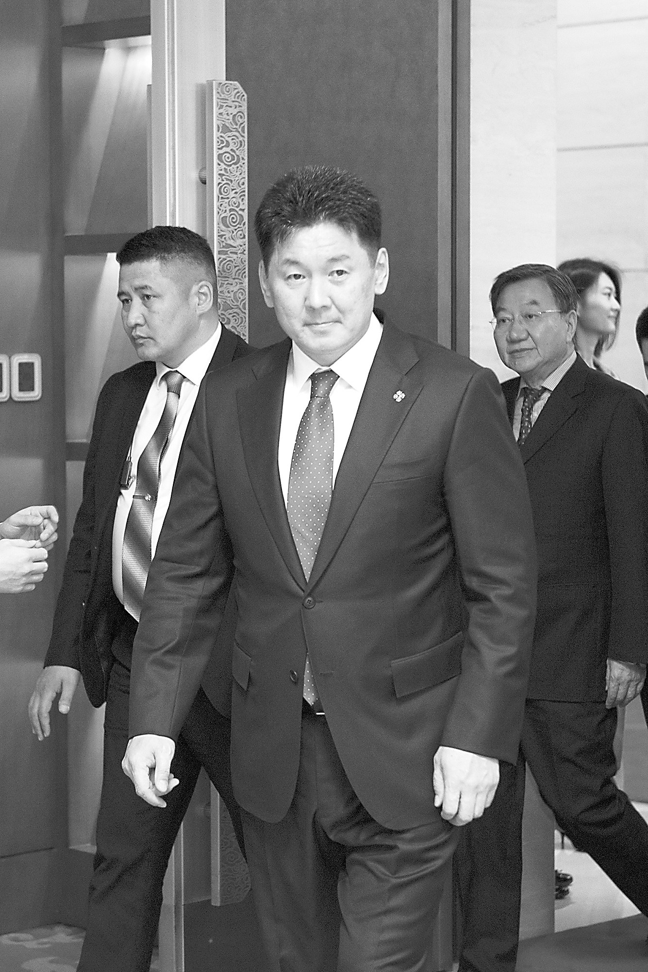 出身平民酷爱音乐!蒙古国总理:文艺范儿的硬汉