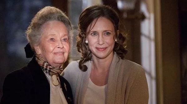 话说有一对研究"超自然现象"的华伦夫妇,早在1952年就成立了最早的"