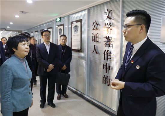 河南省人民监督员走进黄河公证处 零距离感受