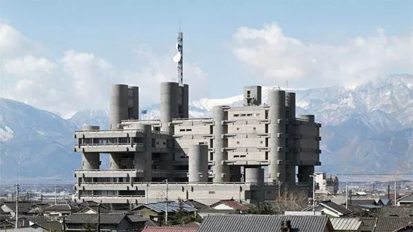 日本山梨文化会馆(扩建改造前)日本山梨文化会馆(扩建改造后)楼层可以