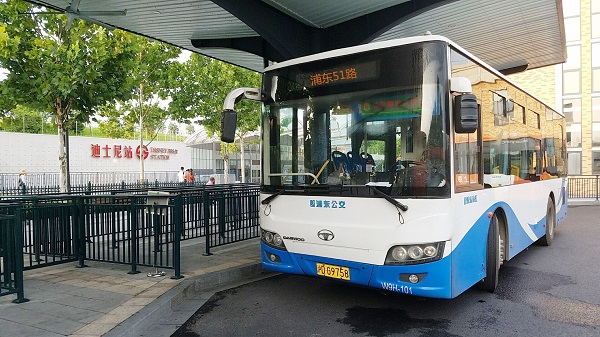 去上海迪士尼更方便了 浦东51路明天起增加运