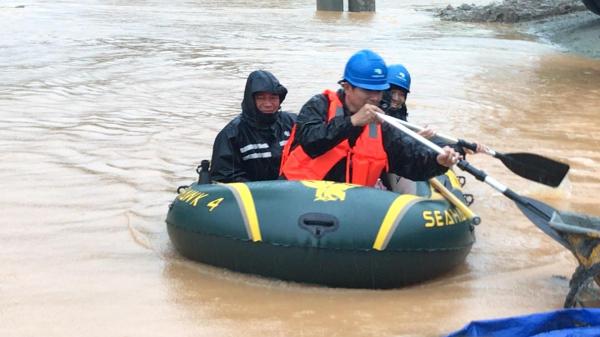 广东暴雨影响55万户用电,供电部门停电保安全