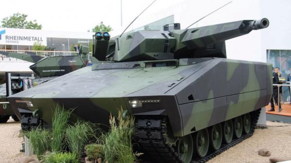 中国展示50吨级外贸步兵战车