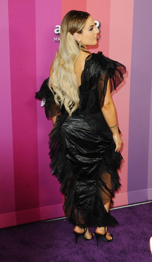 乔安娜勒文斯克joannajojolevesque参加2019年amfar晚会