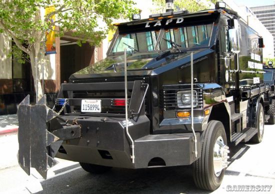 原型:puma一共三种涂装,分别是普通版,g3g9的和swat的紧急车辆警用镇