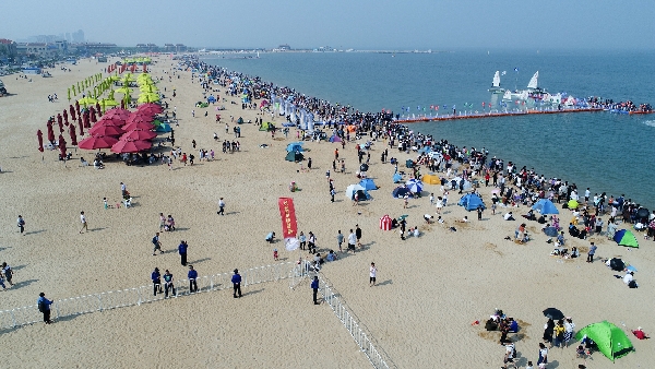 "三节"联动在天津东疆湾沙滩景区开幕