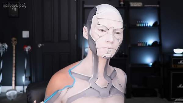 美女画成《底特律:变人》中仿生人 变身细节满分还原