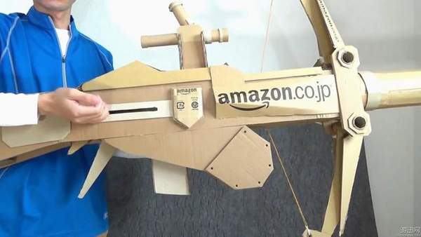 手工达人自制《怪物猎人世界》轻弩 造型还原还能射子弹