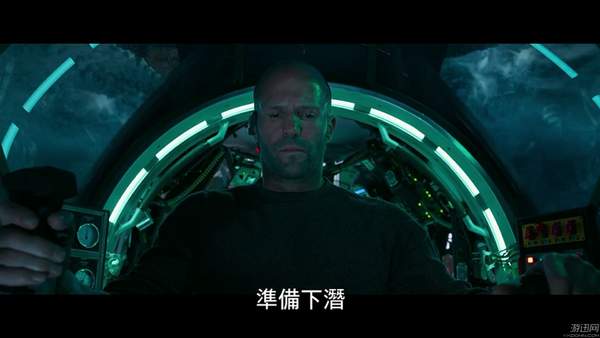 《巨齿鲨》中文幕后花絮曝光 李冰冰遭巨型章鱼怪围困