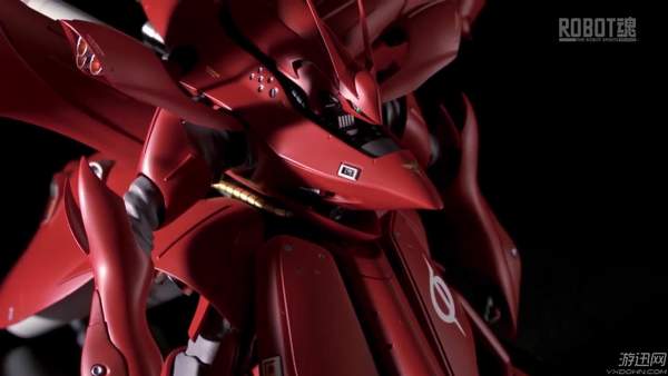 夏亚座机"夜莺"重涂装模型亮相 帅气值爆表超大尺寸