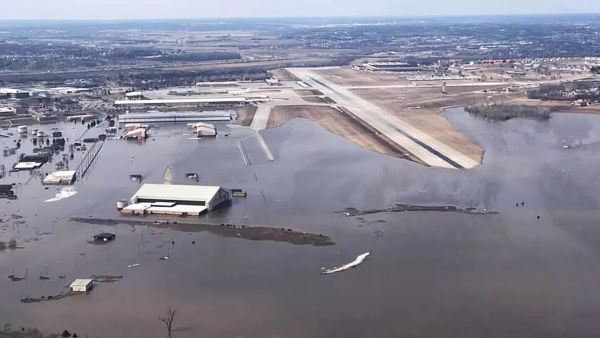 奥福特空军基地被洪水淹没。