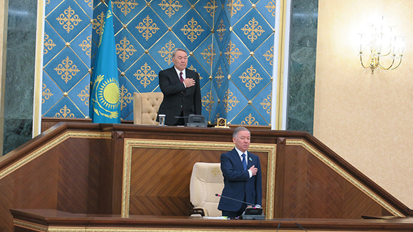 当地时间2019年3月20日，哈萨克斯坦阿斯塔纳，纳扎尔巴耶夫参加哈萨克斯坦新上任总统托卡耶夫宣誓就职仪式。  本文图片 视觉中国