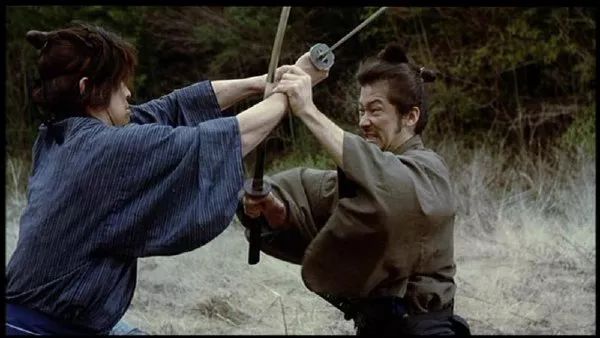 日本武士为什么反手拔刀,其中有什么讲究?