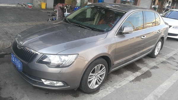 苏伟桐经手,转卖给自己发小鲍伟的斯柯达速派轿车 本文图均为 澎湃新闻记者 王万春 图