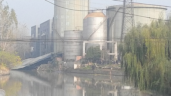 污水灌倒塌现场 来源：相关人士