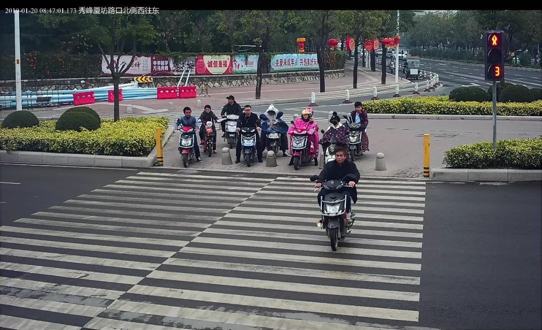 28个路口抓拍福州又一批行人电动车闯红灯高清曝光