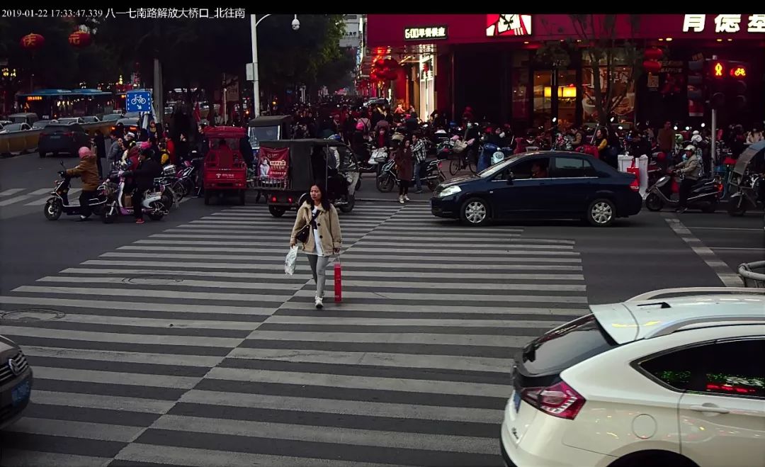 28个路口抓拍福州又一批行人电动车闯红灯高清曝光