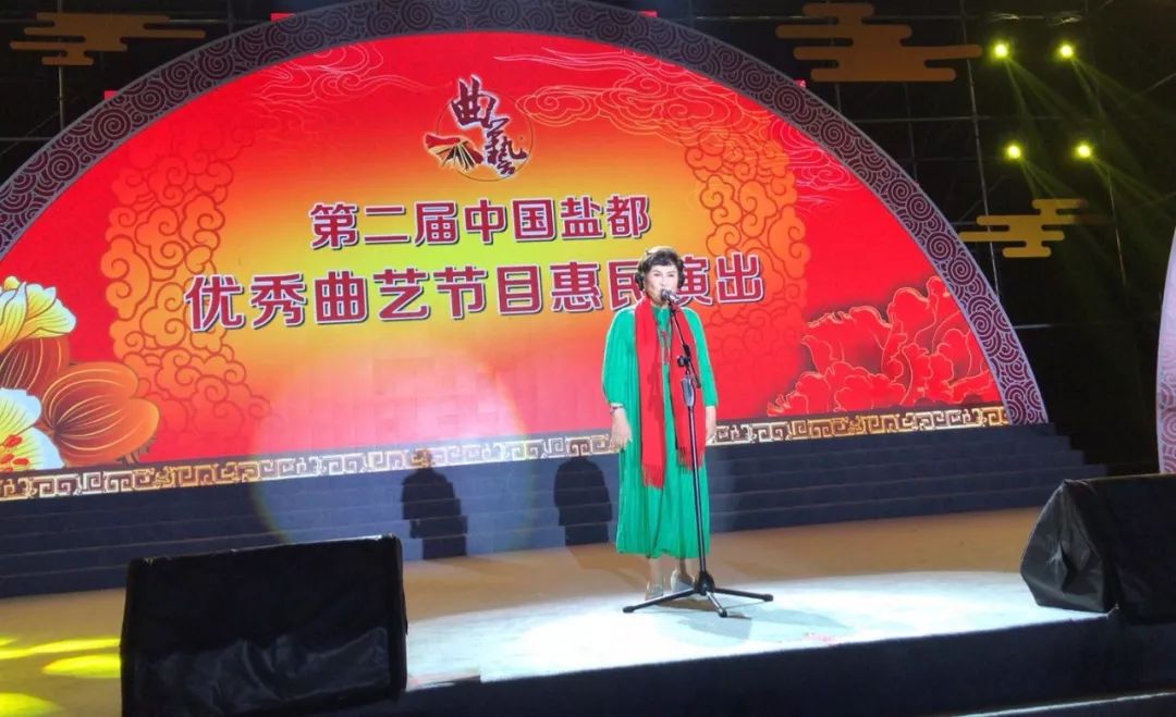 刘兰芳评书《呼延庆打擂》让欢声笑语洒满中国最美乡村杨侍村为市民送