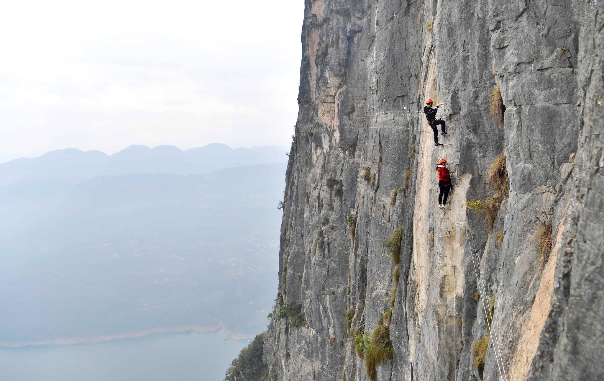 绝壁攀岩 乐享假期