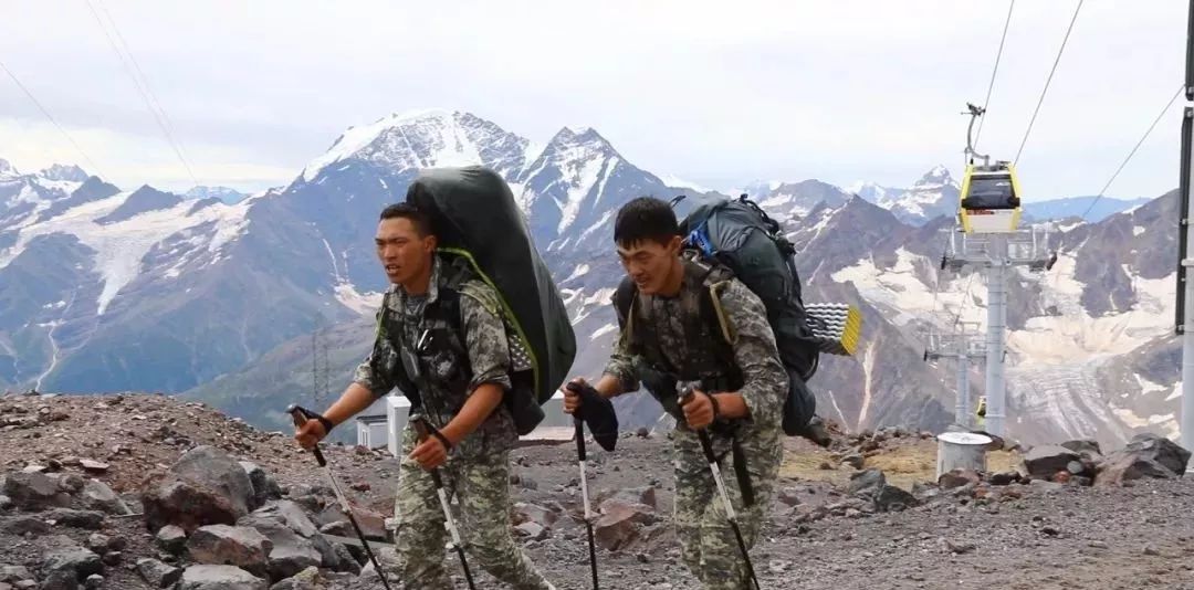 今天新闻头条是12位年轻的士兵|新闻头条|布鲁士|下士_新浪军事_新浪