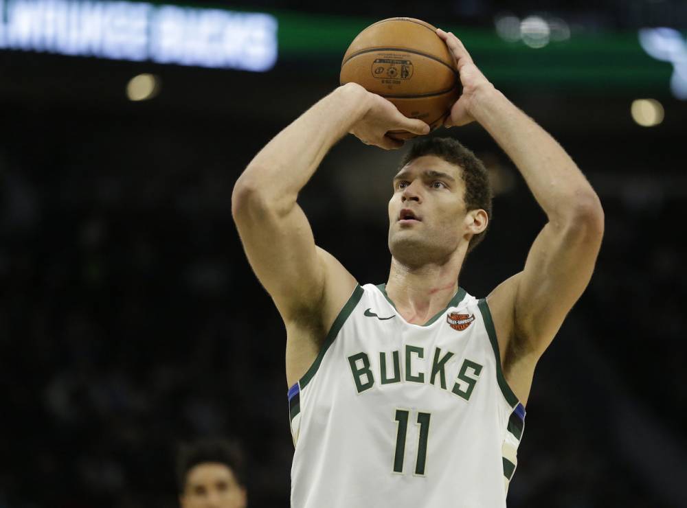 布鲁克-洛佩兹/雄鹿 出战30分钟,11中7,三分5中1,罚篮10中10,25分8板2