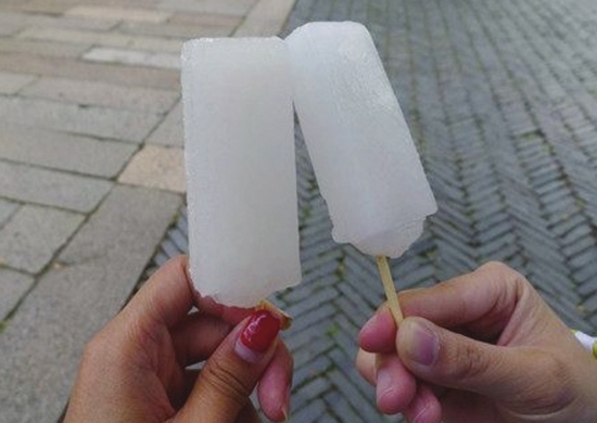 儿时常见的白糖冰棒.