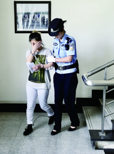 女子专偷乐高 受审称"忍不住"|盗窃罪|乐高|法庭_新浪新闻