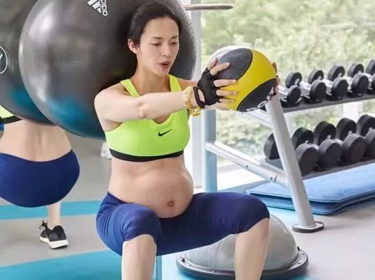 姚晨为什么不红了:击溃一个中年女人的不仅仅是颜值