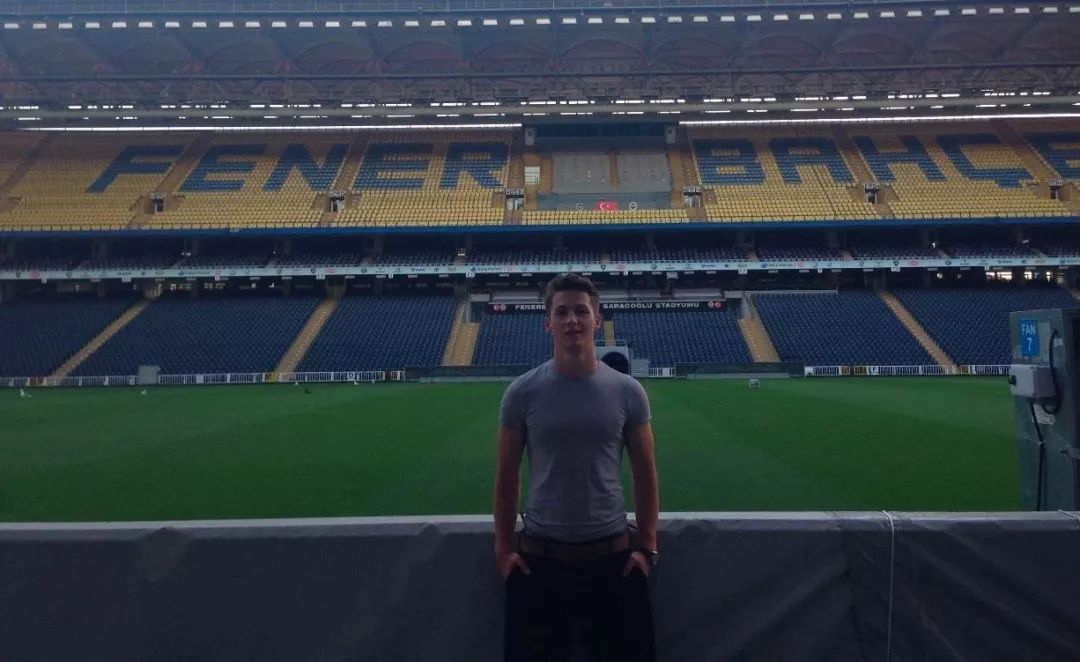 我在英国投资了一家第7级别联赛俱乐部,玩了把