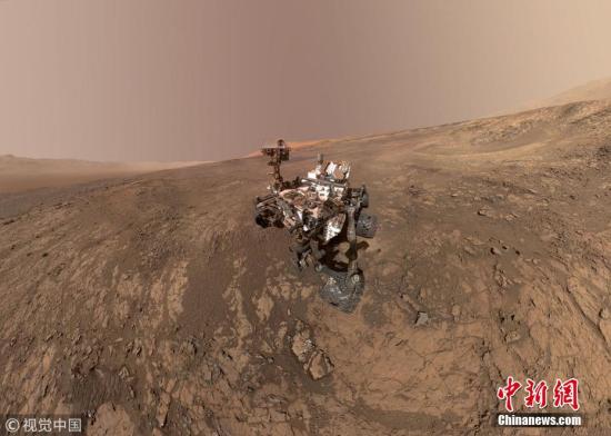 资料图:2018年1月23日,美国航天局“好奇”号火星探测器在火星维拉鲁宾岭的“自拍照”。图片来源:视觉中国