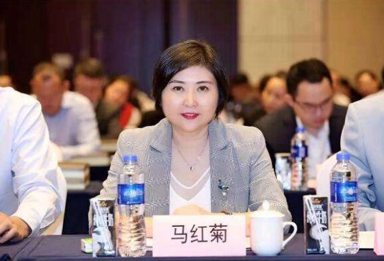 25岁董事长千金放弃1亿股权,不爱老爸的制造业爱金融_手机新浪网
