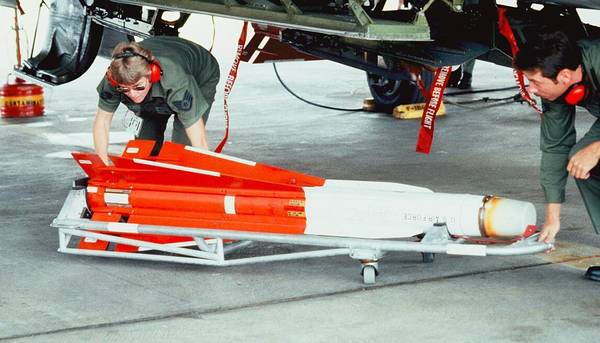 俄自古以来最弱鸡导弹连单发螺旋桨小飞机也打不掉