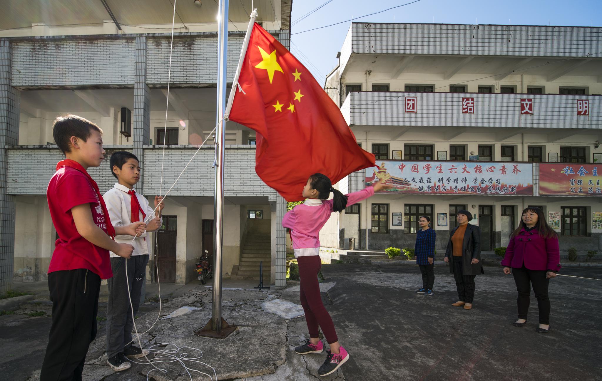 大山深处的坚守:探访即将消失的山区小学