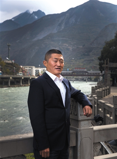 汶川县委书记张通荣 震后十年,在废墟里新生_手机新浪网
