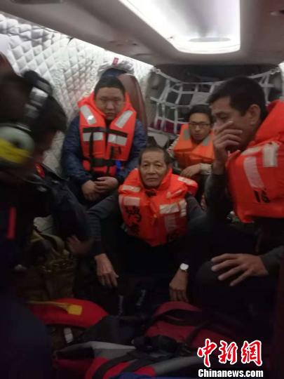 一货船惠来海域沉没 11名落水船员获救 王欣 摄