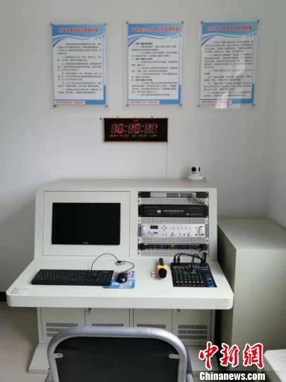  图为安装在宜宾市翠屏区孔滩镇文化站的地震预警应急广播设备。　钟欣 摄
