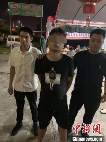 广东警方端掉一条制贩支网络链 13名疑犯落网 被抓获的犯罪嫌疑人 李昊珉 摄