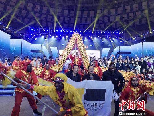展演团队相符影。 童乐雨 摄
