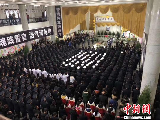 贵阳民警抓捕涉毒犯罪嫌疑人牺牲近9000人送别