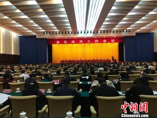 图为广西全区经济做事会议现场。 钟建珊 摄