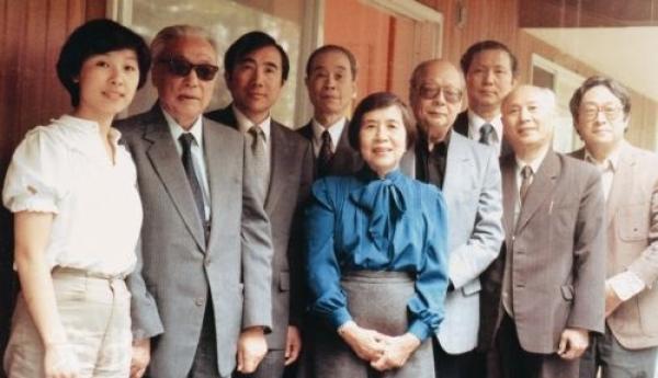 翁同龢后人:翁同龢后人将家藏183件书画文物捐赠波士顿 莱溪雅集:谢稚柳(左二)、徐邦达(左四)、王季迁、杨仁恺、翁万戈 等