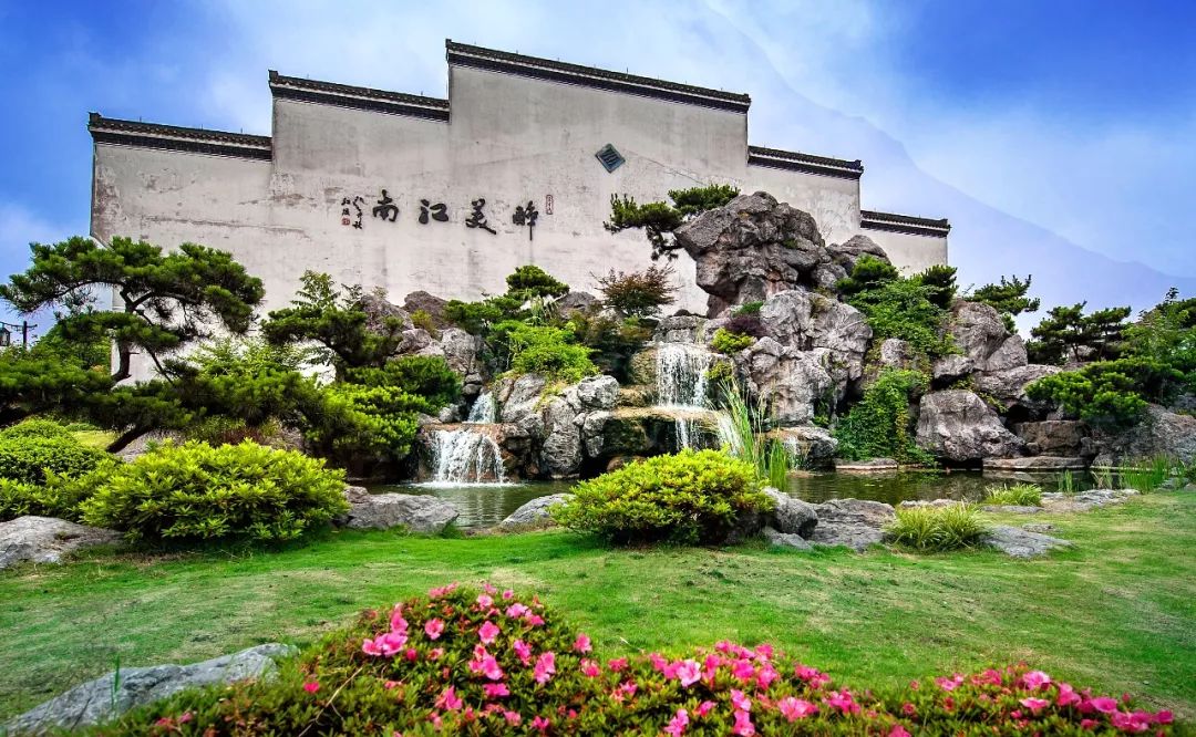 方寸之间,展示了江南的山水之美,就像是一幅活着的山水画~很美,有木有