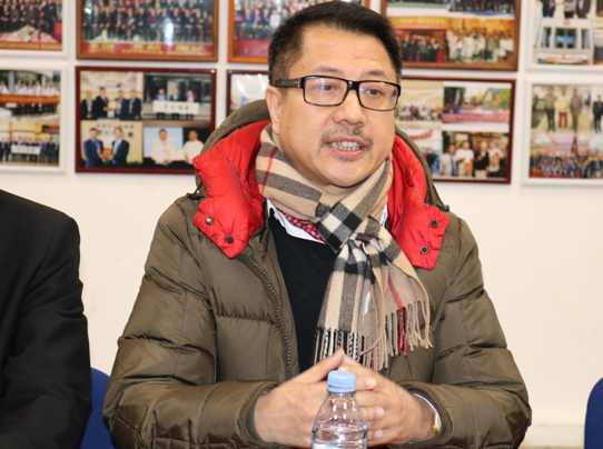 余劲松公使走访欧拜赫维利耶市华人商圈