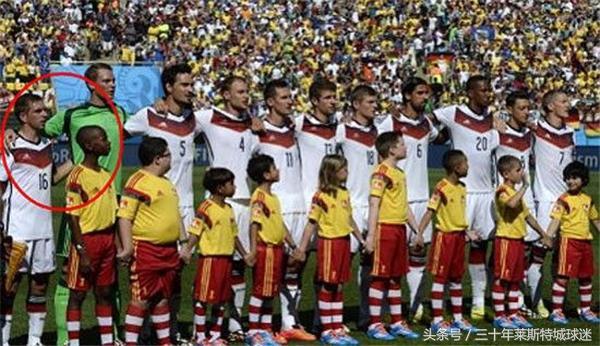 尴尬!中国女排1米73最矮之人被最高女球童挡住