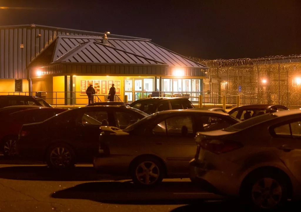 越来越多的吸乳器被走私进美国监狱,这是为啥