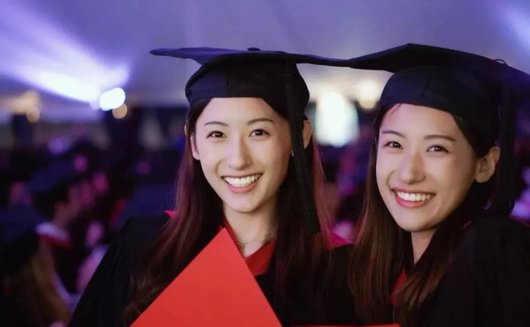 前几年"美女学霸双胞胎"在网上很红,先后冒出了好几对姐妹花受到大家