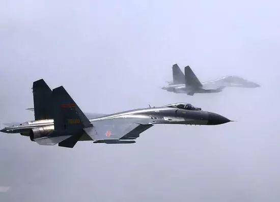 歼-11B深夜起飞,全新改进版惊艳亮相,性能不输苏-35|歼-11B战斗机|雷达_新浪新闻