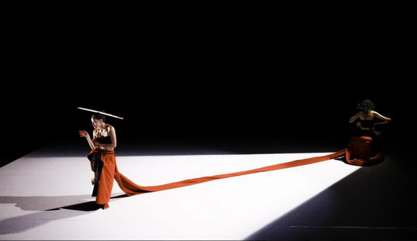 杨丽萍爱徒董继兰带着白族霸王鞭走向国际