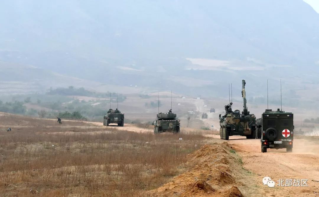 "暴风雨部队"驾驶员,驰骋"战场"不一般!